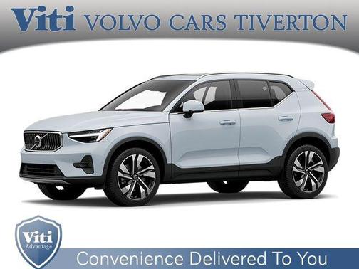 2025 Volvo XC40 B5 Ultra Bright Theme