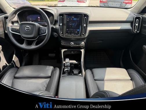 2024 Volvo XC40 B5 Plus Dark Theme