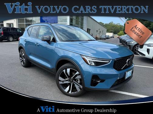 2024 Volvo XC40 B5 Plus Dark Theme