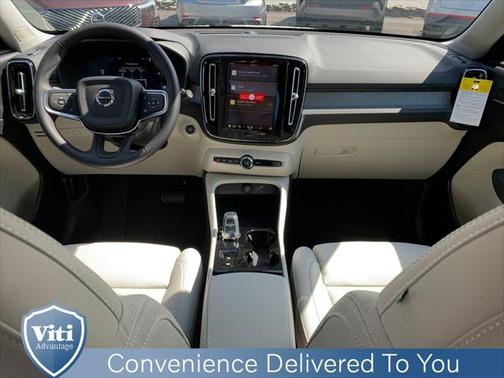 2025 Volvo XC40 B5 Ultra Bright Theme