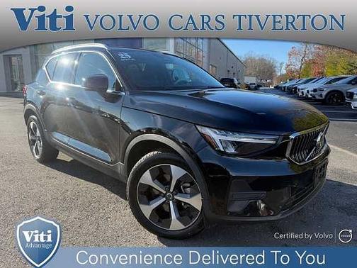2025 Volvo XC40 Core