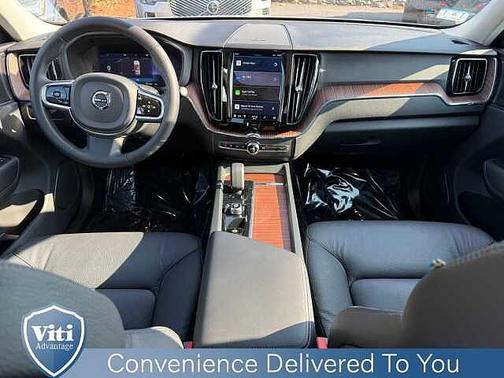 Silver Dawn 2023 Volvo XC60 Plus