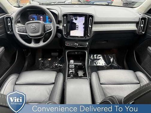 Onyx Black 2024 Volvo XC40 Plus