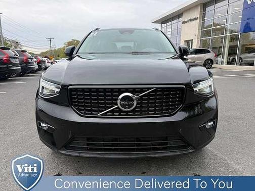 Onyx Black 2024 Volvo XC40 Plus