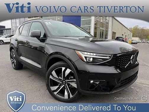 Onyx Black 2024 Volvo XC40 Plus