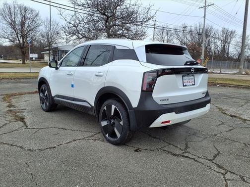 2025 Nissan Kicks SR