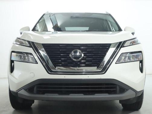 Pearl White Tricoat 2021 Nissan Rogue SV