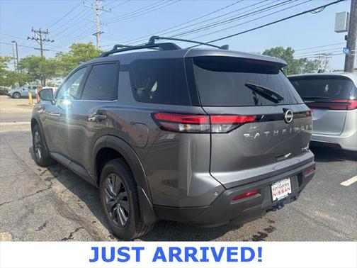 2024 Nissan Pathfinder SV 4WD