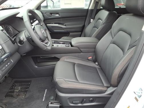 2025 Nissan Pathfinder SL 4WD