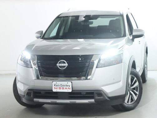 2025 Nissan Pathfinder SL 4WD