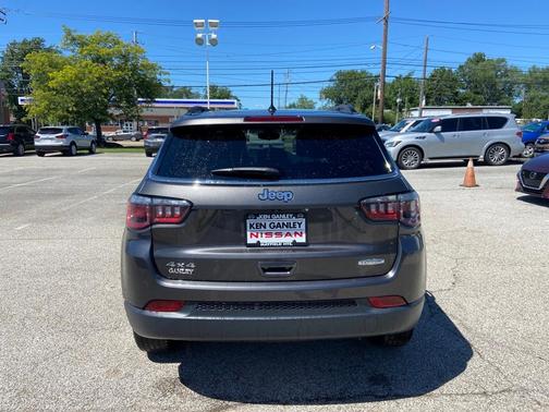 Photo 4 of 22 of 2018 Jeep Compass Latitude