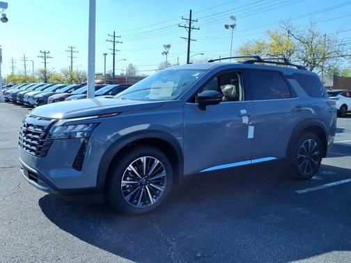 Boulder Gray Pearl 2026 Nissan Pathfinder Platinum