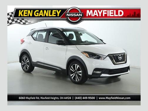 Aspen White/Super Black 2019 Nissan Kicks SR