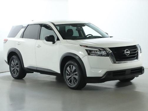 2024 Nissan Pathfinder S FWD