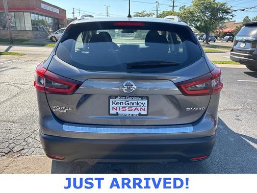 2022 Nissan Rogue Sport SV