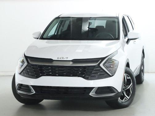 Glacial White Pearl 2025 Kia Sportage LX