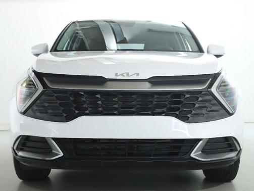 Glacial White Pearl 2025 Kia Sportage LX