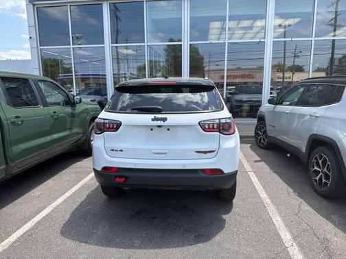 Bright White Clearcoat 2025 Jeep Compass Trailhawk