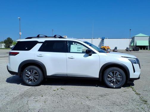 Everest White Pearl Tricoat 2026 Nissan Pathfinder SV