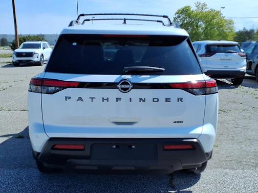 Everest White Pearl Tricoat 2026 Nissan Pathfinder SV