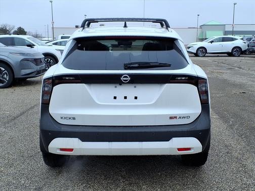 2026 Nissan Kicks SR
