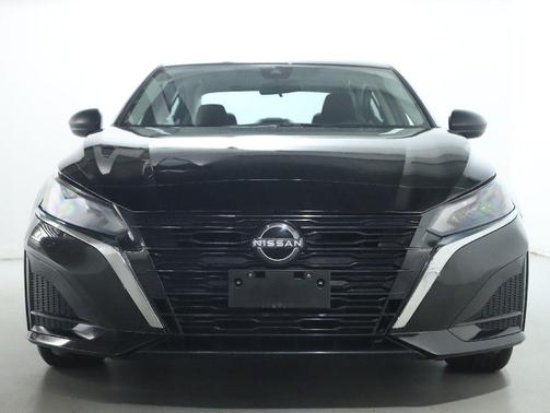Super Black Clearcoat 2025 Nissan Altima 2.5 SV