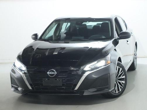 Super Black Clearcoat 2025 Nissan Altima 2.5 SV