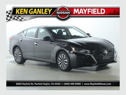 Super Black Clearcoat 2025 Nissan Altima 2.5 SV