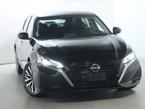 Super Black Clearcoat 2025 Nissan Altima 2.5 SV