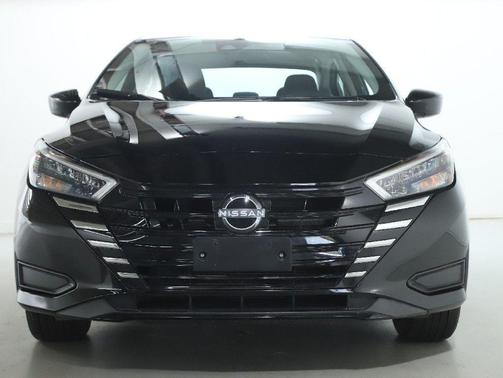Super Black Metallic 2025 Nissan Versa 1.6 SV