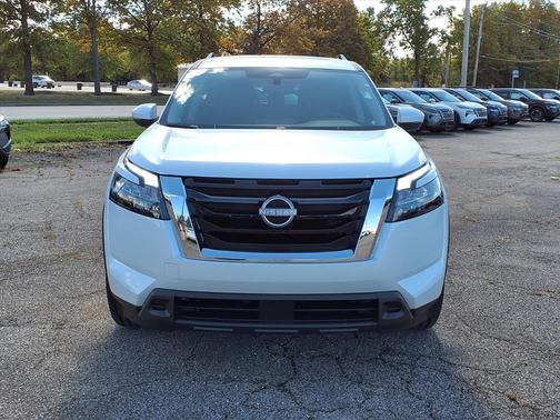 2025 Nissan Pathfinder SV 4WD