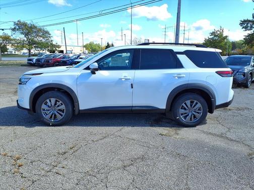 2025 Nissan Pathfinder SV 4WD