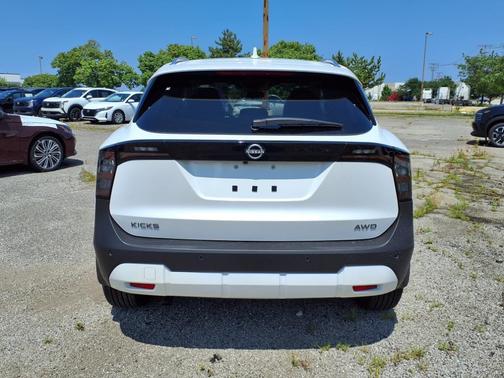 2025 Nissan Kicks SV