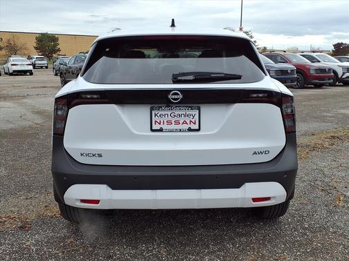 2026 Nissan Kicks SV