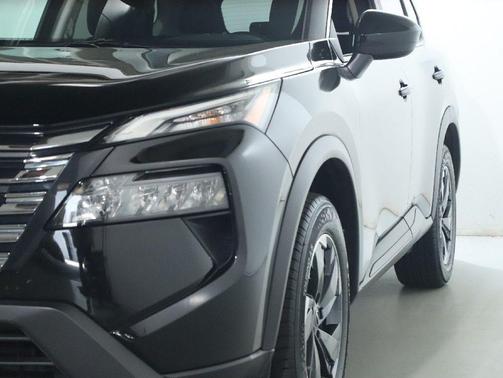 Super Black 2025 Nissan Rogue SV