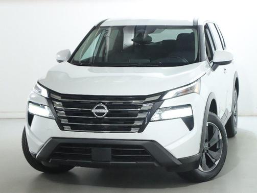 Everest White Pearl 2025 Nissan Rogue SV