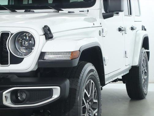 Bright White Clearcoat 2025 Jeep Wrangler 4-Door Sahara 4x4