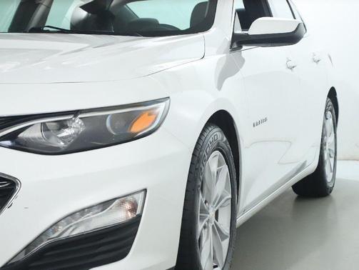 Summit White 2023 Chevrolet Malibu FWD 1LT