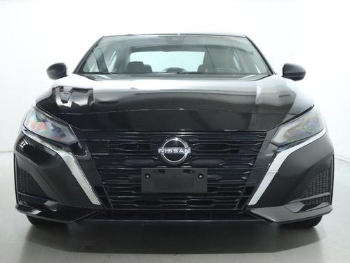 Super Black Clearcoat 2025 Nissan Altima 2.5 SV