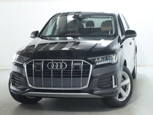 Mythos Black Metallic 2024 Audi Q7 45 Premium Plus