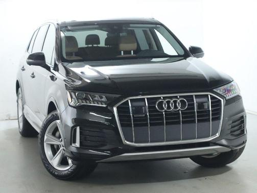 Mythos Black Metallic 2024 Audi Q7 45 Premium Plus