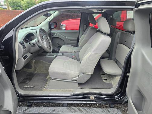 Magnetic Black 2018 Nissan Frontier S