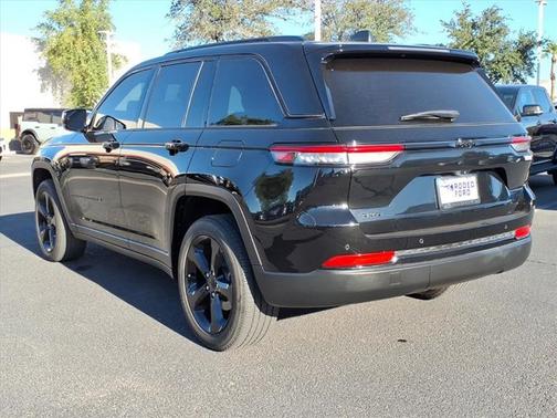 2023 Jeep Grand Cherokee LAREDO