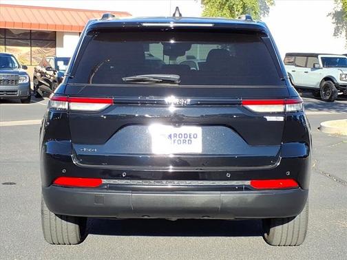 2023 Jeep Grand Cherokee LAREDO