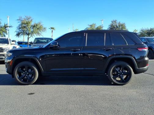 2023 Jeep Grand Cherokee LAREDO