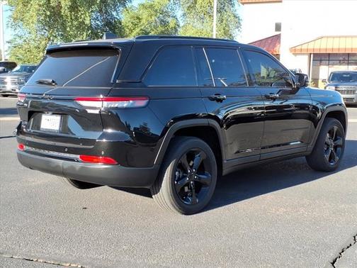 2023 Jeep Grand Cherokee LAREDO