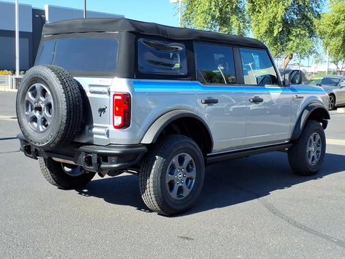 ICONIC SILVER METALLIC 2023 Ford Bronco BLACK DIAMOND