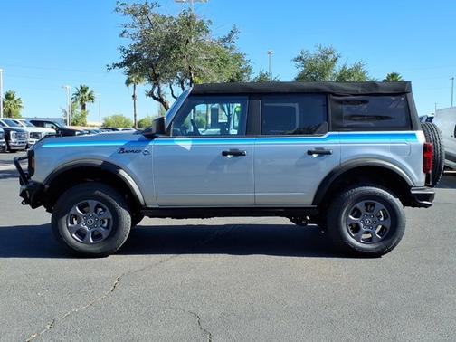 ICONIC SILVER METALLIC 2023 Ford Bronco BLACK DIAMOND