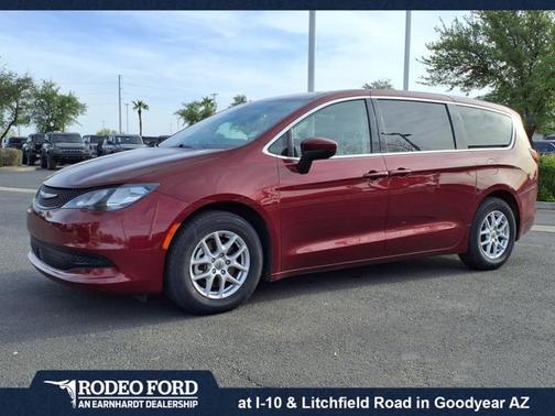 2023 Chrysler Voyager LX