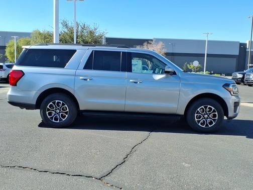 ICONIC SILVER METALLIC 2024 Ford Expedition XLT